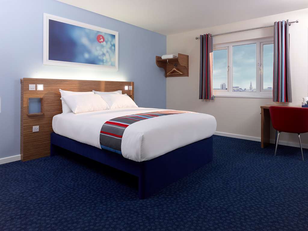 Travelodge Chester Warrington Road الغرفة الصورة