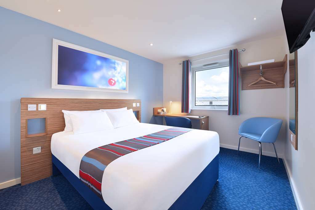 Travelodge Chester Warrington Road الغرفة الصورة
