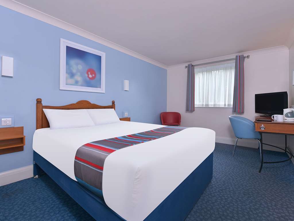 Travelodge Chester Warrington Road الغرفة الصورة