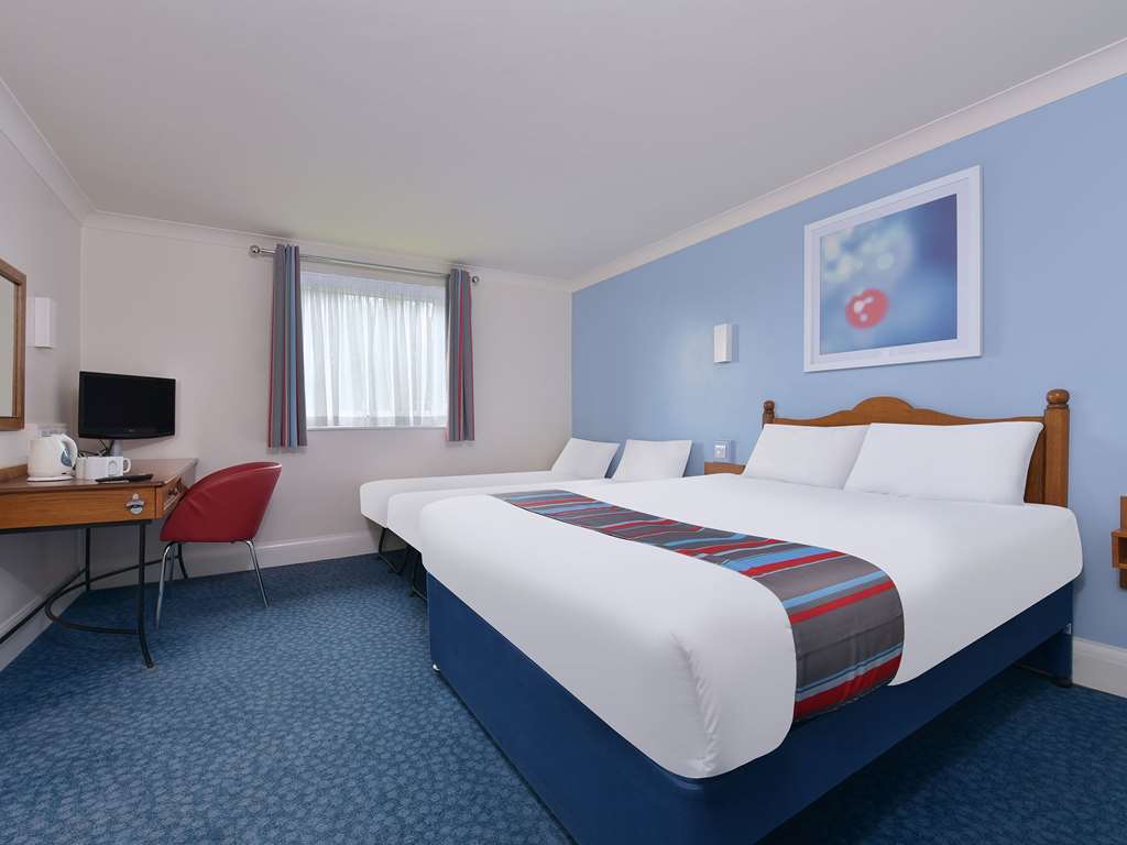 Travelodge Chester Warrington Road الغرفة الصورة
