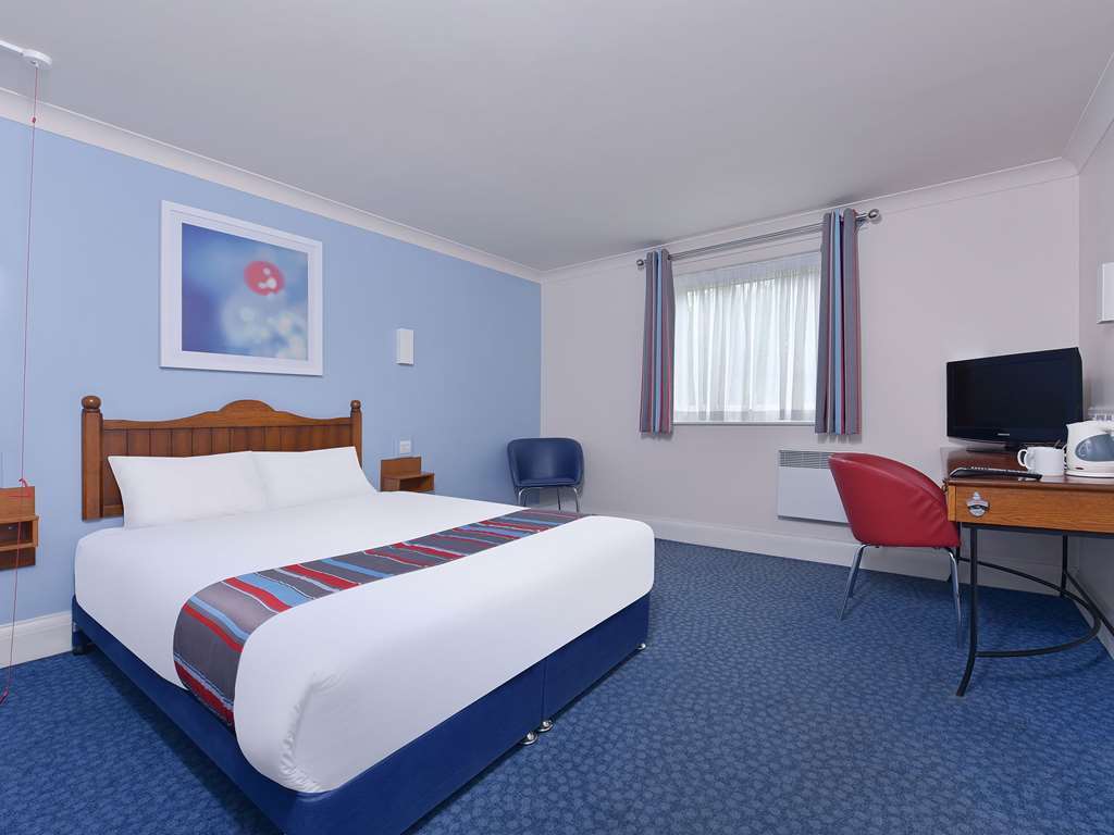 Travelodge Chester Warrington Road الغرفة الصورة