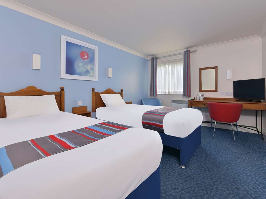 Travelodge Chester Warrington Road الغرفة الصورة