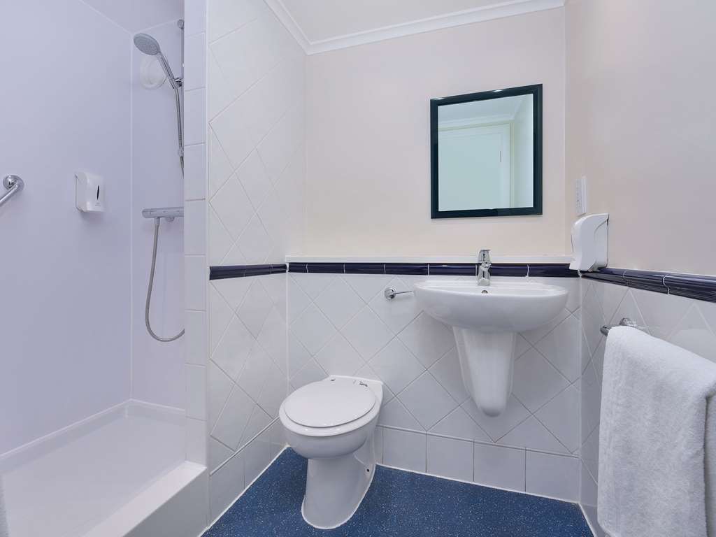 Travelodge Chester Warrington Road الغرفة الصورة